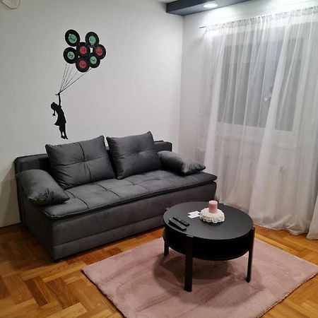 Apartman Vinyl - Self Chek-In Osijek Exterior foto