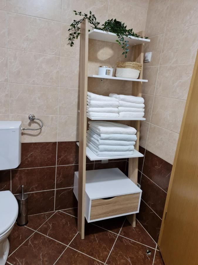 Apartman Vinyl - Self Chek-In Osijek Exterior foto