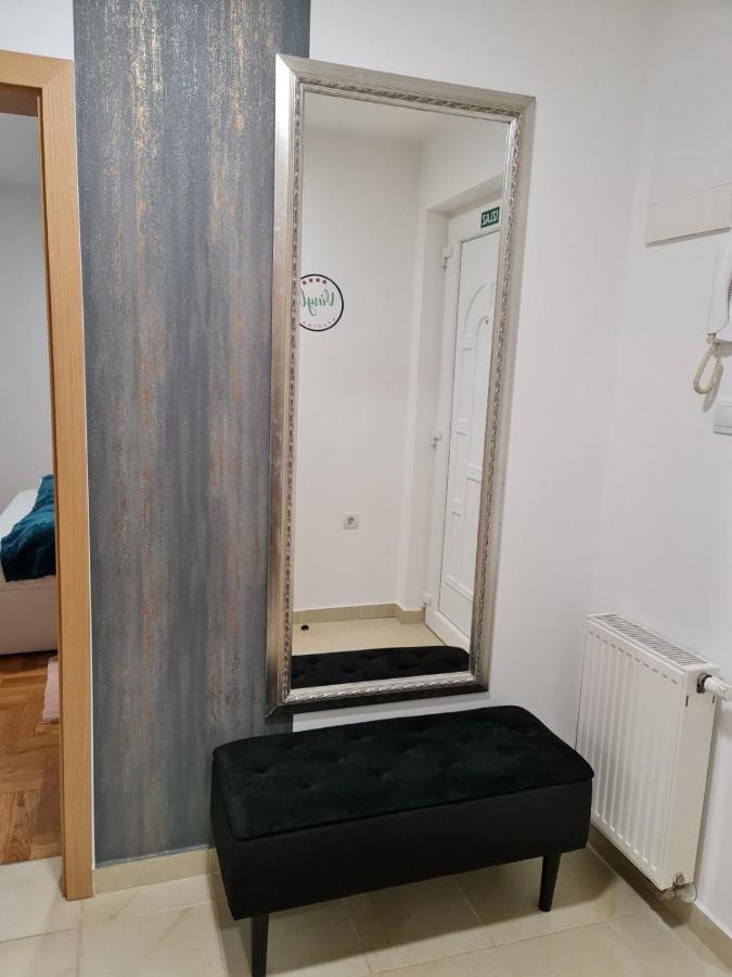 Apartman Vinyl - Self Chek-In Osijek Exterior foto