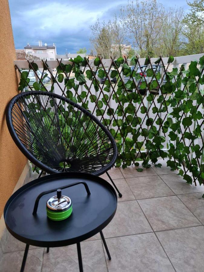 Apartman Vinyl - Self Chek-In Osijek Exterior foto